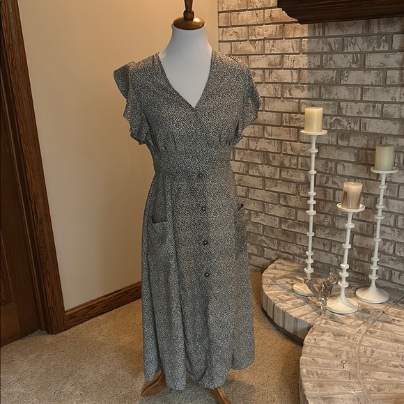 Sienna Sky Gray Casual V-Neck Cap Sleeve Midi Dress - Picture 1 of 7